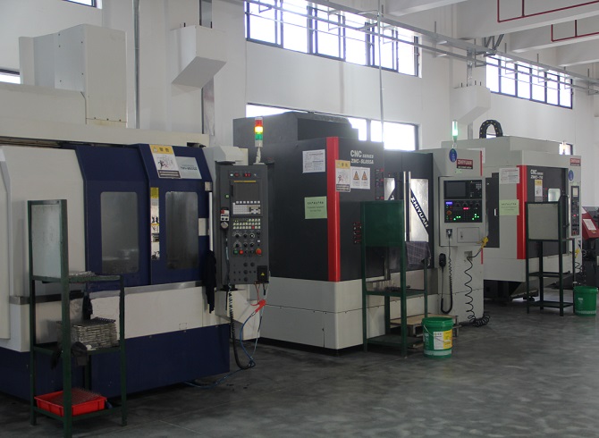 Pemesinan CNC Lathe dan konfigurasi peralatan